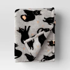 Plush Throw Blanket - Hyde And EEK! Boutique™ -Northlight Shop GUEST 3f5424b6 a004 4421 99a3 d38272855706