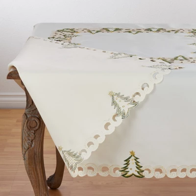 Saro Lifestyle Nostalgic Holiday Christmas Tree Tablecloth 4 Saro Lifestyle Nostalgic Holiday Christmas Tree Tablecloth - Image 2