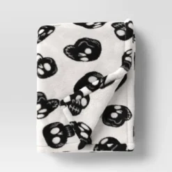 Plush Throw Blanket - Hyde And EEK! Boutique™ -Northlight Shop GUEST ea44099d 4adc 4816 9fa8 4f7ce0d065eb